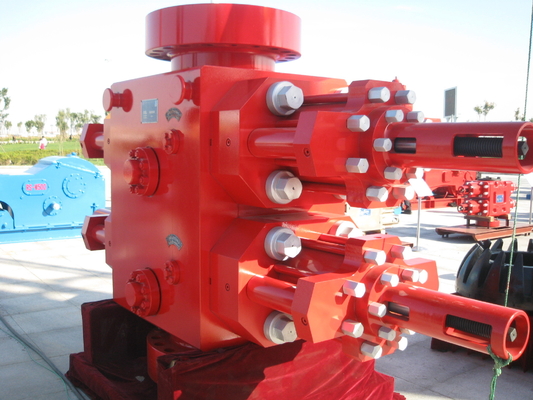 Taille de forage 7-1/16 "Equipement de prévention de l'explosion de forage dans les champs pétrolifères Double type Ram BOP