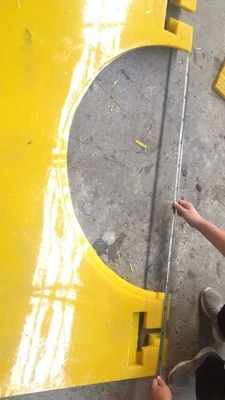 Mat anti-dérapant en polyuréthane pour le simulateur de forage à table rotative de 37 pouces et demie épaisseur 30 mm couleur jaune 2200 mm * 1800 mm