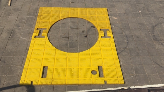 Mat anti-dérapant en polyuréthane pour le simulateur de forage à table rotative de 37 pouces et demie épaisseur 30 mm couleur jaune 2200 mm * 1800 mm