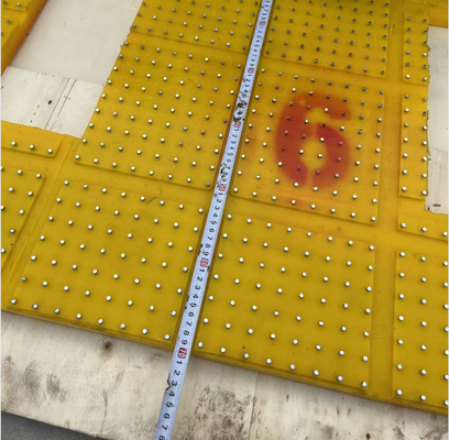 Table tournante personnalisée tapis antidérapant Taille 2100X1600 MM Matériau PU de couleur jaune avec ongles en acier