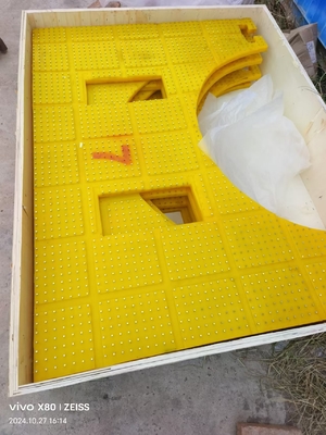 Table tournante personnalisée tapis antidérapant Taille 2100X1600 MM Matériau PU de couleur jaune avec ongles en acier